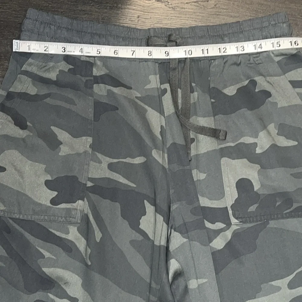 Splendid Woven Camo Green Lightweight Jogger Pants Size Large - Picture 10 of 12